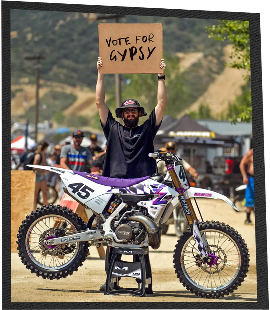 Jase on the start line holding a VOTE FOR GYPSY sign